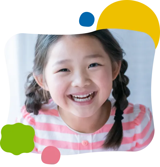 歯科チェアで診療を受ける子ども